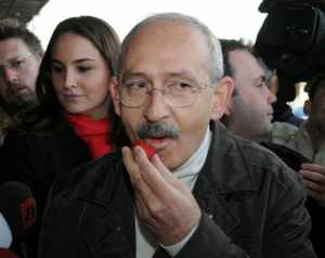 Kılıçdaroğlu, 'meyve sebze hali'ni ziyaret etti