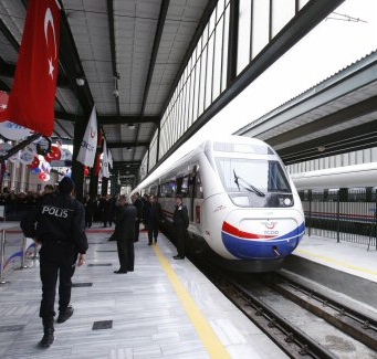 Hızlı tren ilk seferine çıktı