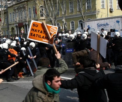 Protestoculara polis müdahalesi