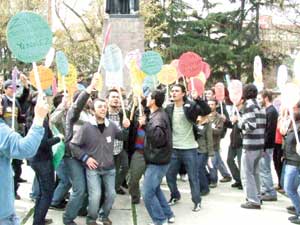 İstanbul Büyükşehir Belediyesi'ni protesto ettiler