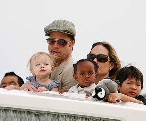 Jolie- Pitt ailesi Hindistan yolcusu