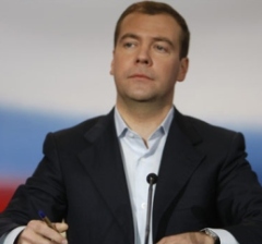 Medvedev: NATO'nun Gürcistan tatbikatı zarar verir