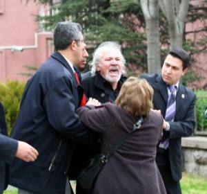 Başbakanlık önünde iki ayrı eylem