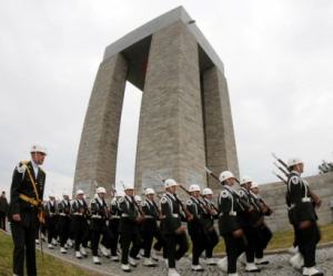 Çanakkale içinde Aynalı Çarşı...