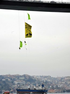 Boğaziçi Köprüsü'nde Greenpeace eylemi