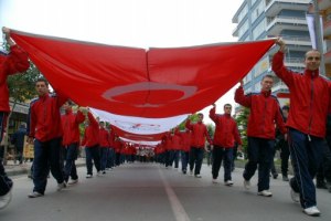 Sevgi Bayrağı Ankara yolunda