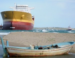 Karaya oturan gemi Çanakkale'den ayrıldı