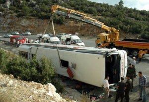 Otobüs şoförünü arı soktu: 25 yaralı