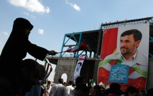 İran Ahmedinejad'la devam dedi