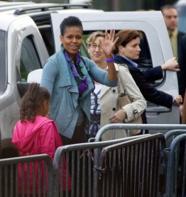 First Lady ve kızları Eyfel Kulesi'nde