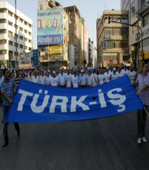 İşçiler AKP Genel Merkezi'ne yürüdü