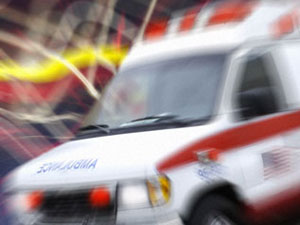 Ambulans kaza yaptı