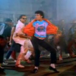 'Beat It' tişörtü satışta