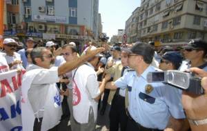 KESK üyeleri ile polis arasında gerginlik