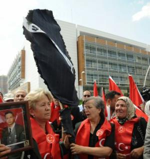 Şehit ailelerinden protesto