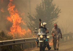 Yangın, Atina'yı tehdit ediyor