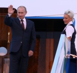 Putin'i basın ordusu izledi