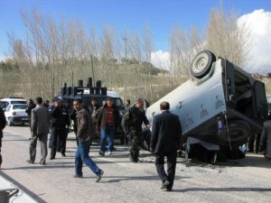 Hakkari'de panzer devrildi