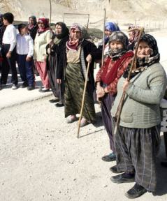 Alevi köyleri ayrımcılık değil yol istiyor