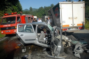 Trafik kazaları 12 can aldı