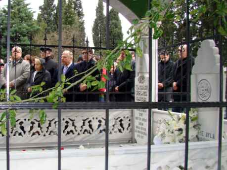 Safiye Ayla mezarı başında anıldı