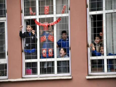 Oyun alanı daralan öğrencilerden tepki