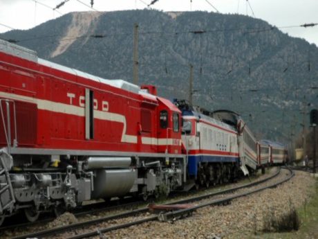 Tren kazasında iki tutuklama