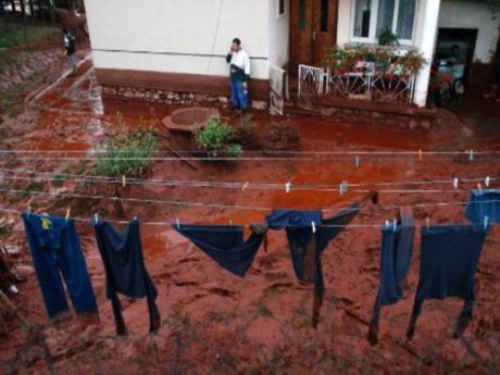 Zehirli kızıl çamur gerginliği