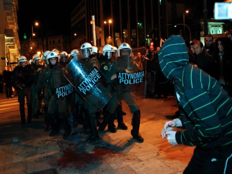 Atina'da polis kurşununa müebbet hapis