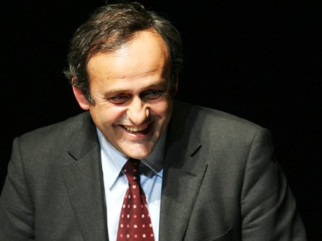 Platini, ulusal maçlarda da 5 hakem önerdi