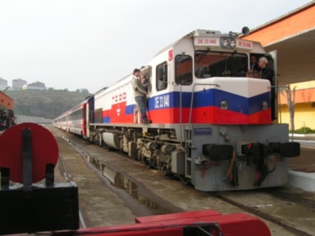 Erzincan'da tren raydan çıktı