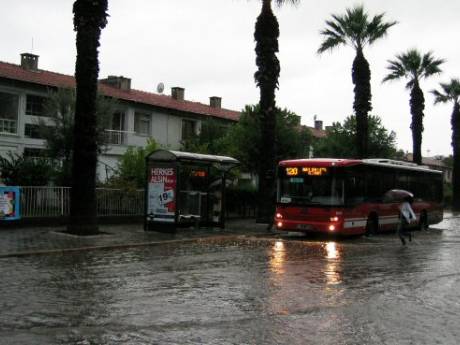 İzmir'de şiddetli yağış