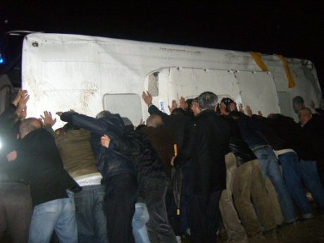 Ağrı'da yolcu otobüsü TIR'la çarpıştı