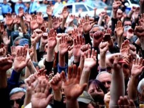 Kırgızistan'da istihbaratçılardan protesto gösterisi