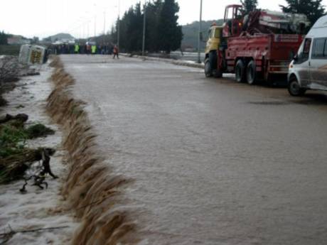 Patara'da yol yapılıyor