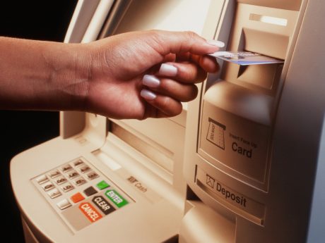 Engelliler için konuşan ATM