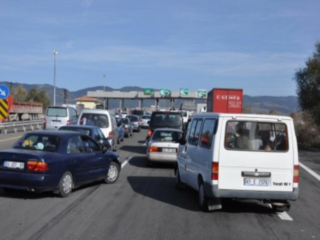 Tatilcilere, hava ve karadan trafik denetimi