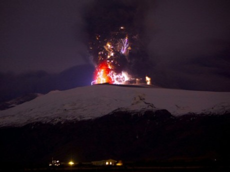 Merapi yanardağı faaliyette: 273 ölü