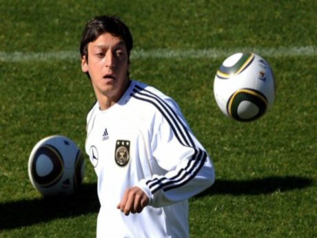 Mesut'tan İspanyol radyosuna demeç