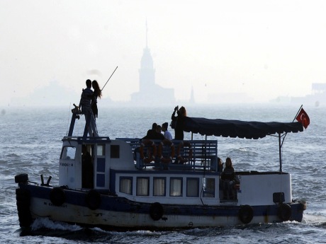 İstanbul'da sis hayatı felç etti