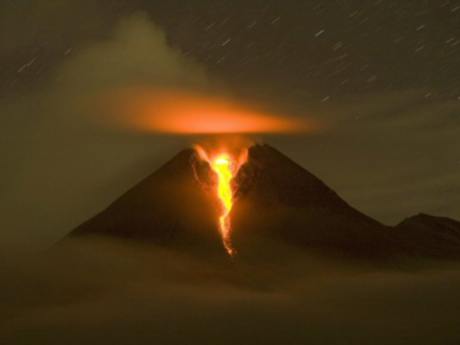 Piton de la Fournaise yeniden faaliyete geçti