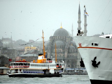 İstanbul'a mevsimin ilk karı düştü