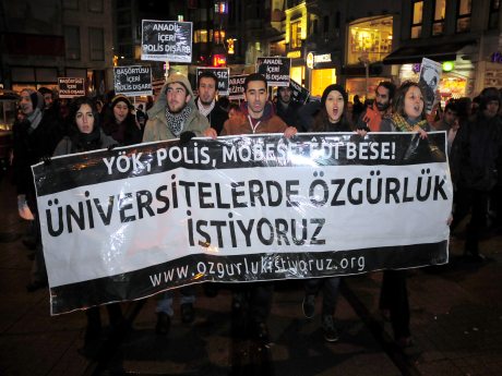 Polis müdehaleleri protesto edildi