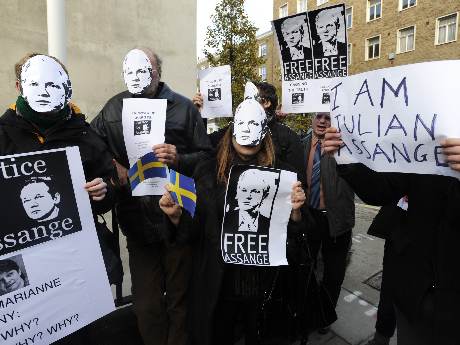 Assange için protesto