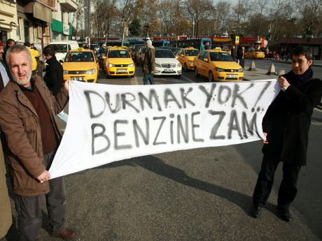 Akaryakıt zammına protesto