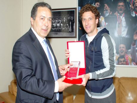 Elano'ya plaket