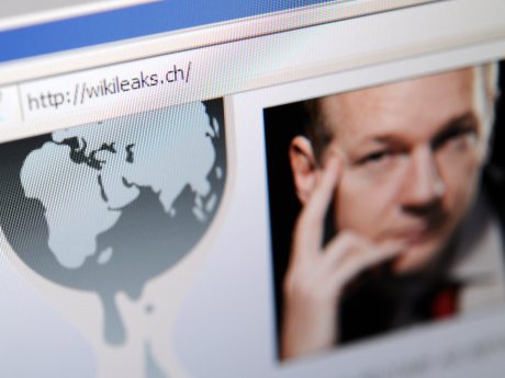 Assange'dan 1.5 milyon dolarlık anlaşma