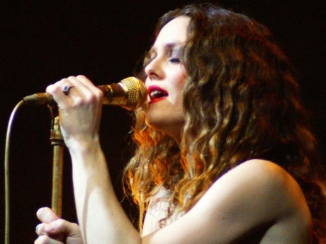 Vanessa Paradis geliyor