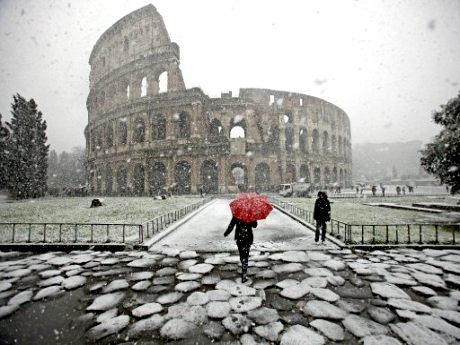 Roma'ya 25 yıl sonra kar yağdı