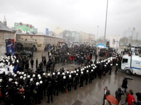 Taksim'de izinsiz gösteri